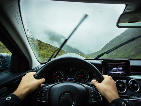 otomobil sürücü görünümü