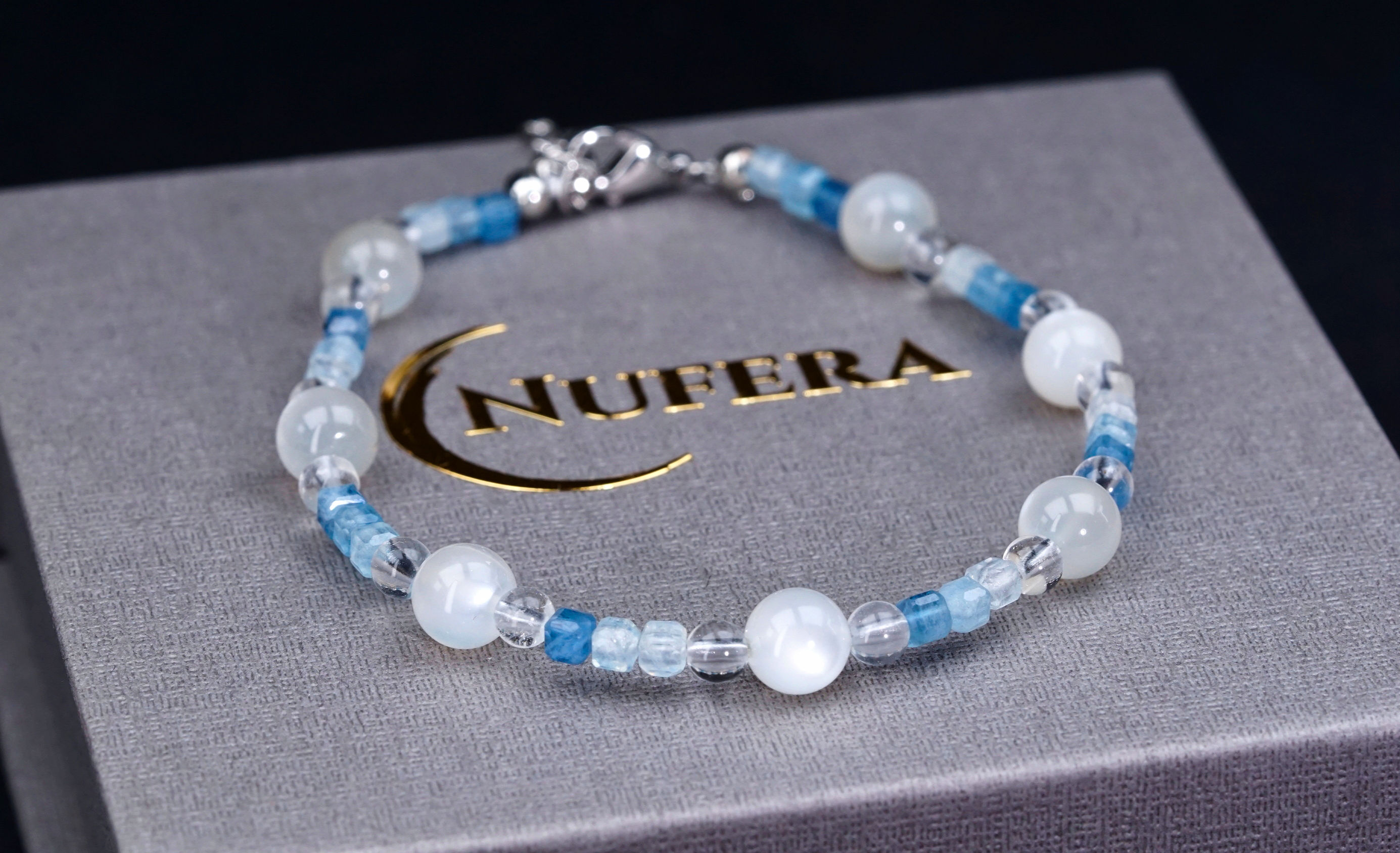 Weißer Mondstein, Bergkristall & Aquamarin Armband