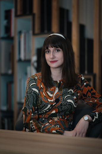 Portrait de Tiffany Fayolle, architecte d’intérieur et fondatrice de l’agence TGF, spécialisée en design clé en main.