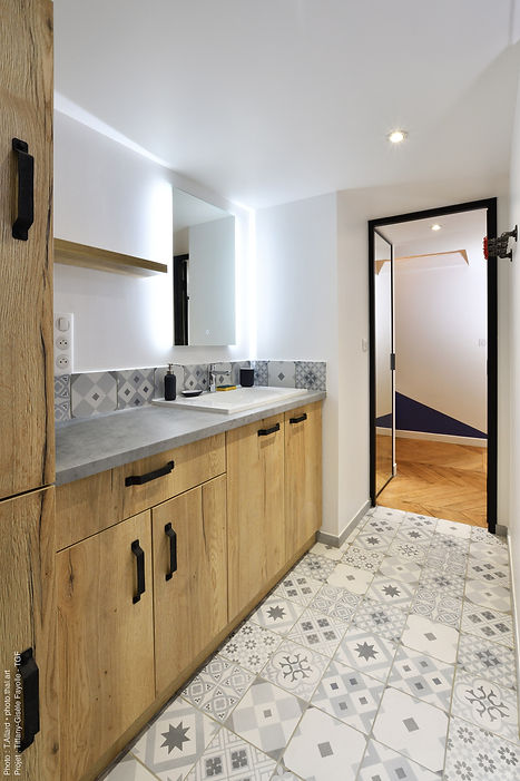 salle de bains en stratifié Egger avec g