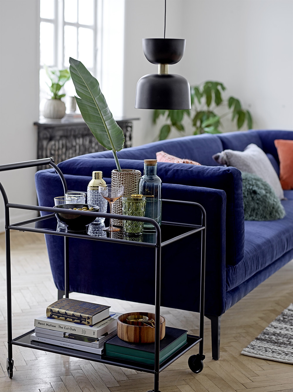 Tendance actuelle inspiration scandinave avec sofa bleu