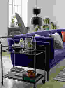 Tendance actuelle inspiration scandinave avec sofa bleu