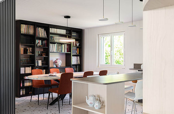 Maison contemporaine avec une cuisine spacieuse et un espace repas élégant, rénovée avec soin et accompagnement personnalisé en architecture d’intérieur.