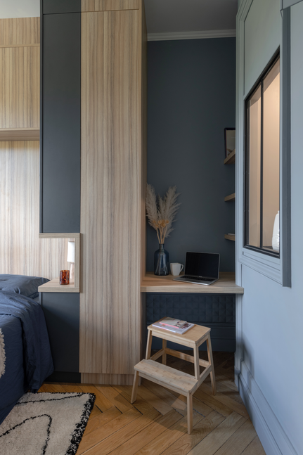 espace télétravail et bureau d'appoint dans une chambre à lyon