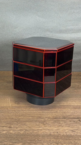 慎太郎ごのみ ♠︎ 赤い八角形の漆器重箱 | 漆器 qtarou 共箱 茶道具
