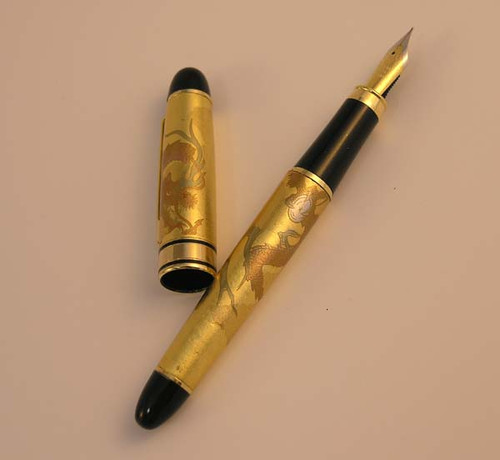 【希少品】万年筆 蒔絵風 金箔調 展示会作品 金箔地 龍 蒔絵万年筆 | 漆器久太郎