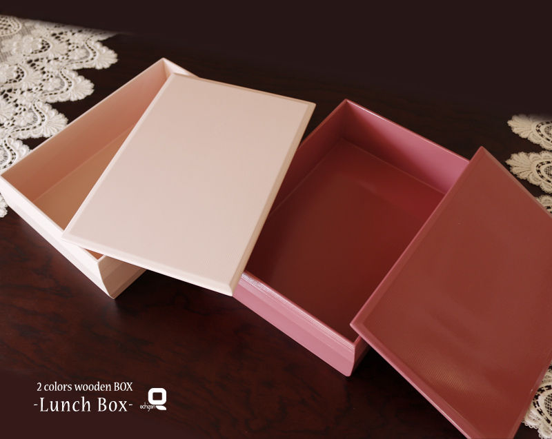 サムネイル： 木のラージランチボックス　弁当箱　一段重箱　蓋を開けた状態