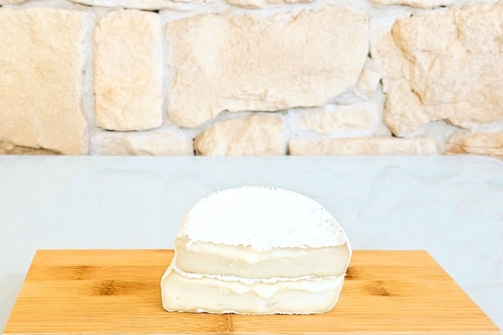 Stracchinato di capra a crosta fiorita