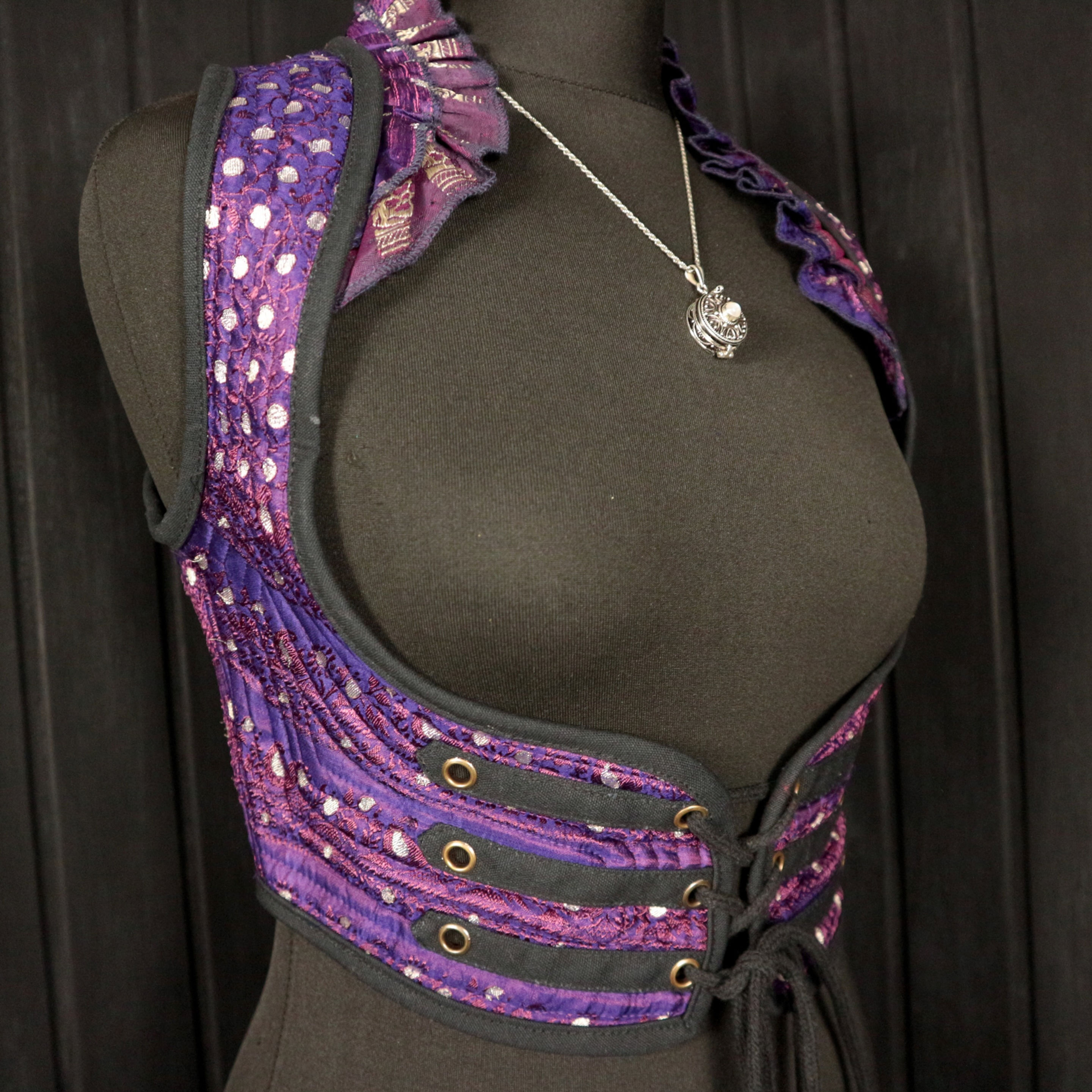 THE SWASHBUCKLER Arabella Choli