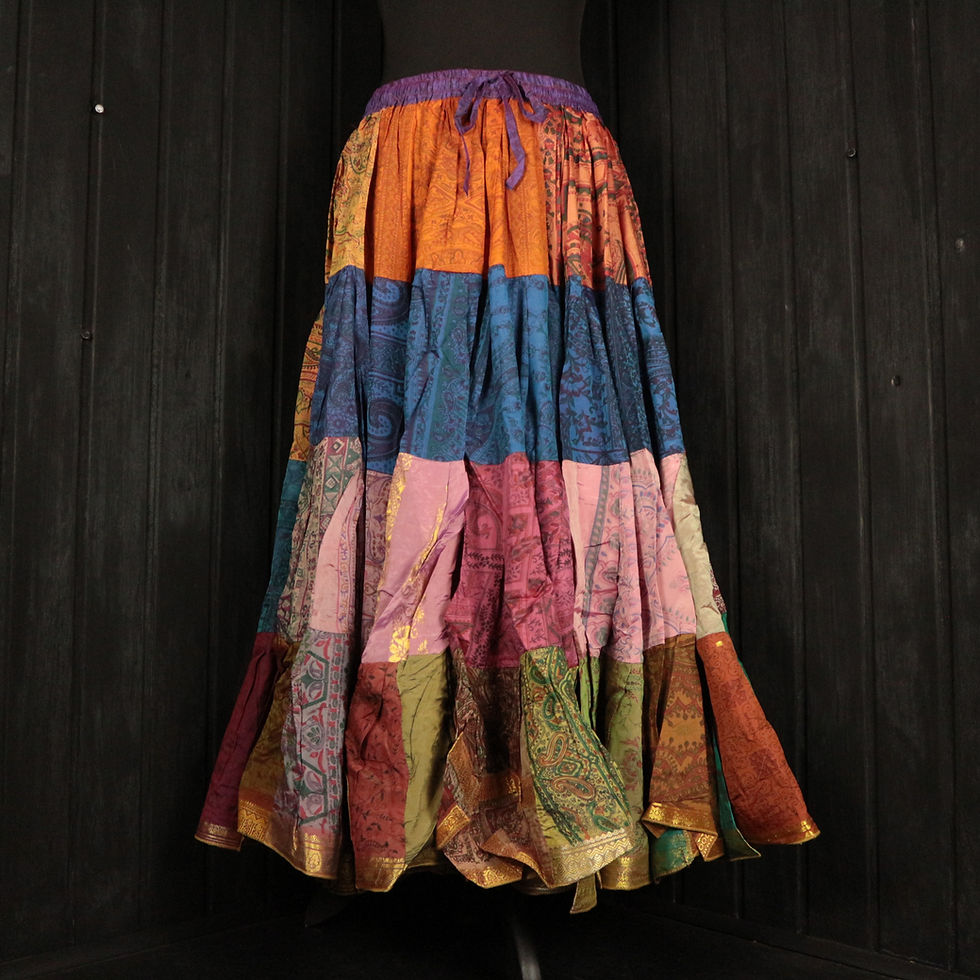 サムネイル： STORYTELLER'S STITCH, Patchwork Glow Skirt