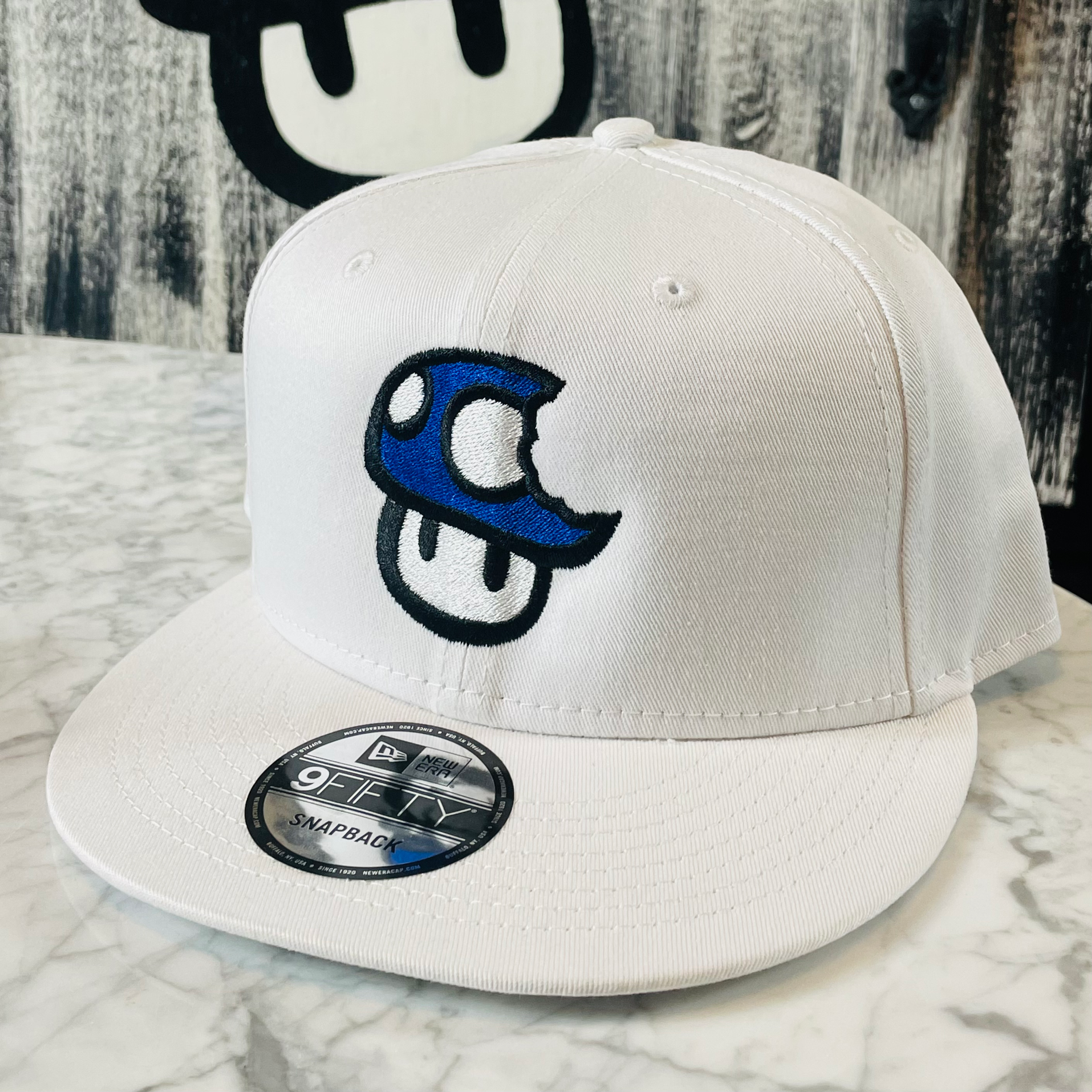 1upwhatup snapback(white)