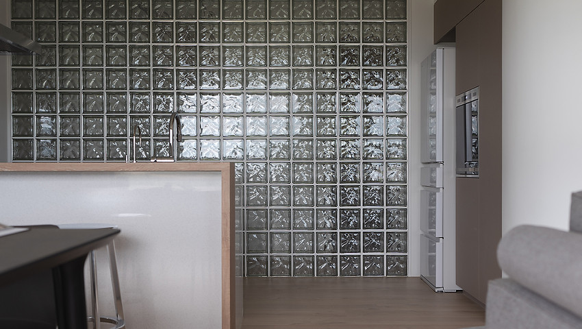 休閒浪漫的開放式玻璃廚房