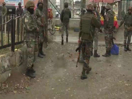Terrorists opened fire on hospital in Srinagar, security forces surrounded the area