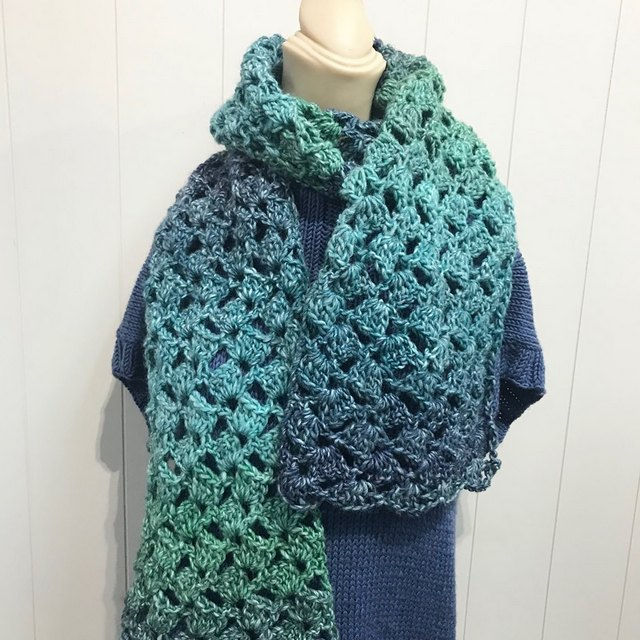 Mannequin displaying Chunky Shell Crochet Scarf
