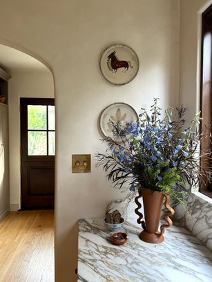 Gustave Reynaud vintage ceramic plates for Le Mûrier on wall. 