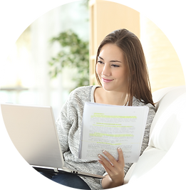 Student learning spanish online