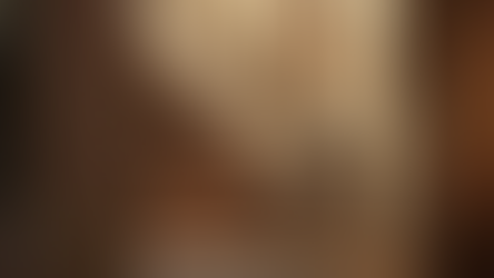 Treppenlift auf kurviger Treppe, maßgefertigte Schiene entlang des Geländers