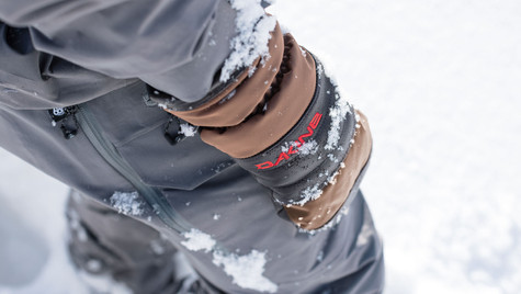 BARONGORETEXMITT-BISON-10003809-BISON-W23-LIFESTYLE09.jpeg