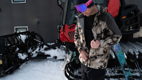 MENSSTOKERGORETEX3LJACKET-TERRAINCAMO-M201DAK0003-TERRAINCAMO-LIFESTYLE09.jpeg