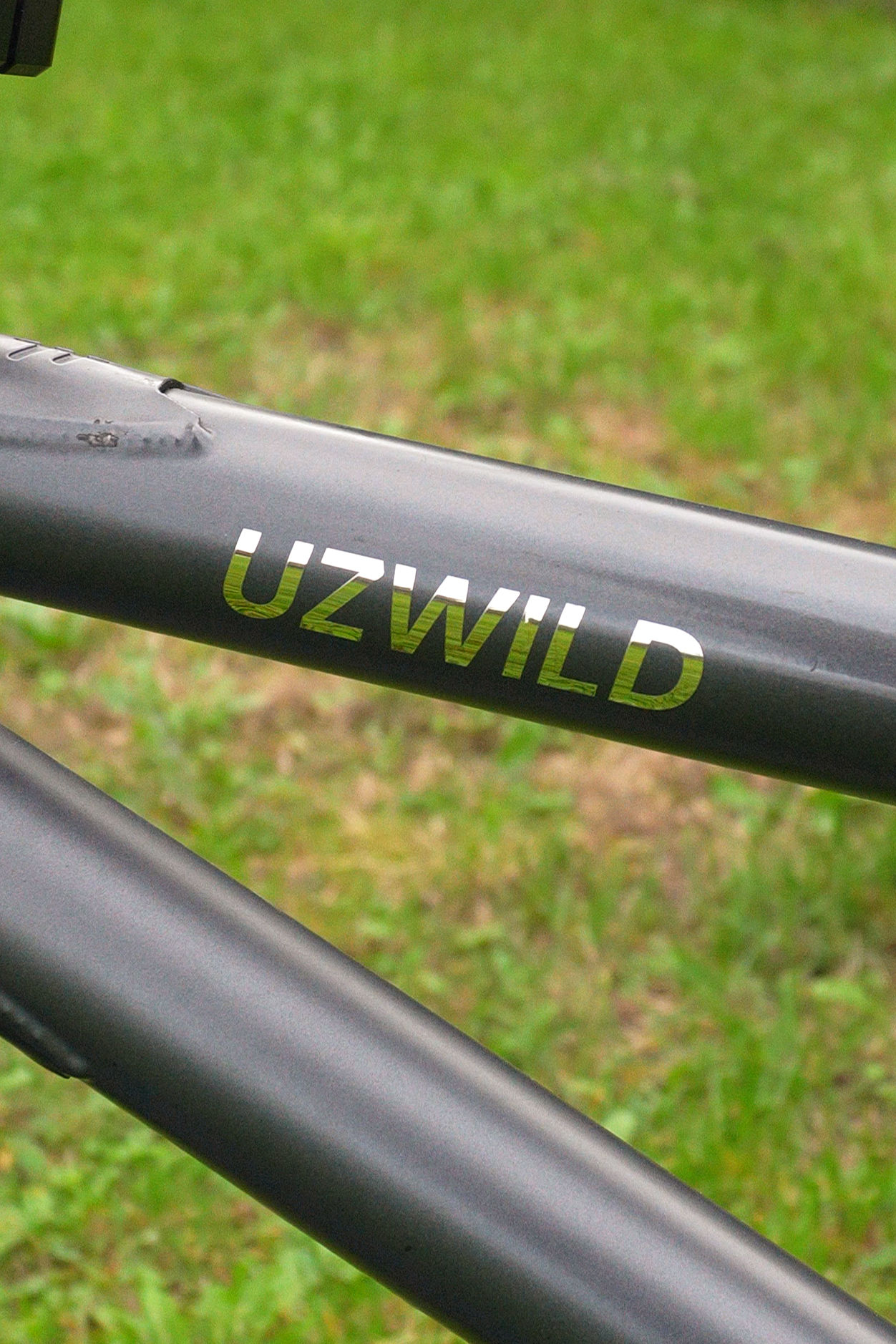 Sticker ultra résistant Uzwild