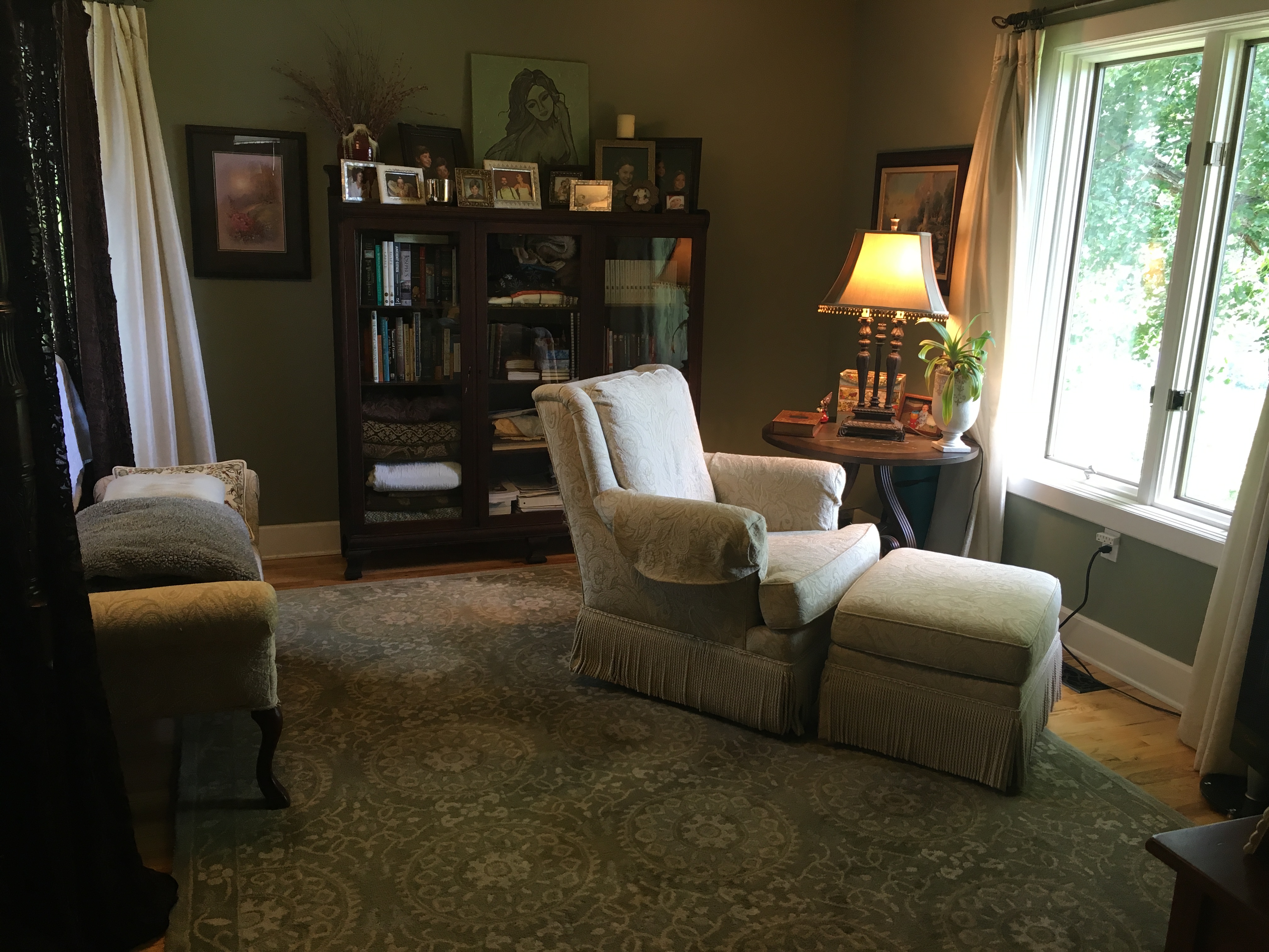 master bedroom sitting area with mountain view