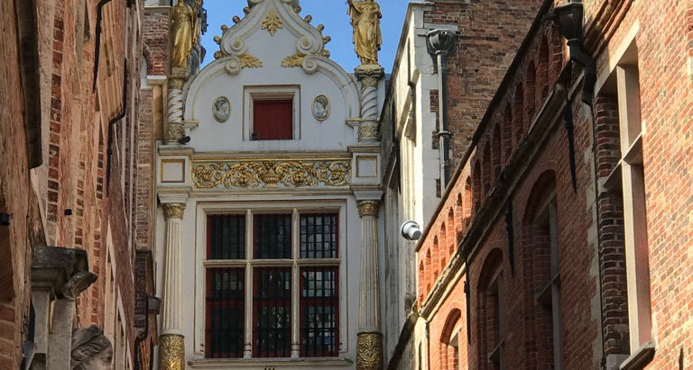 A máquina do tempo fica na Bélgica e chama-se Bruges