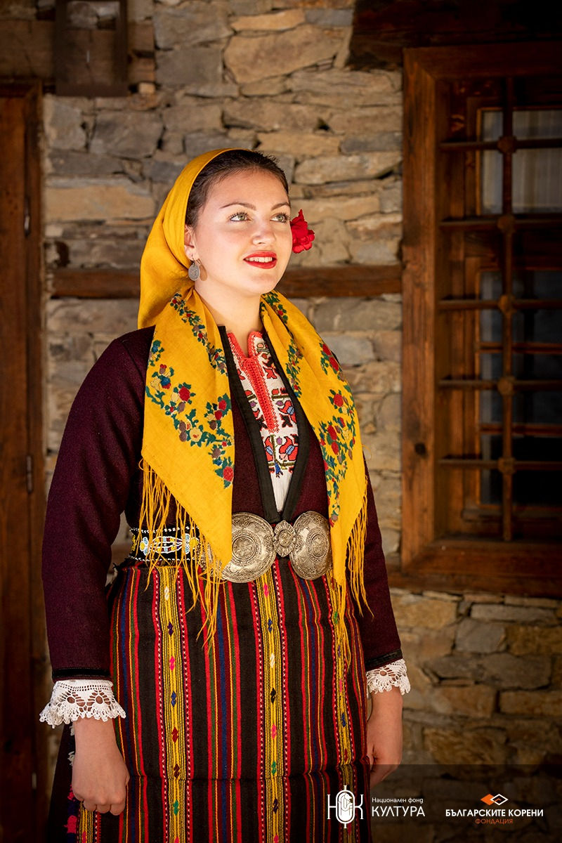 Празнична женска носия – фустан, от Разложко, нач. на XX век