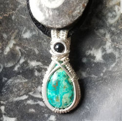 Chrysocolla with Onyx
