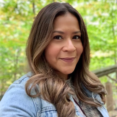 Gloria Castillo headshot