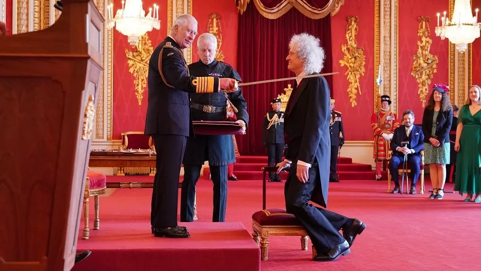 Brian May being knighted at Buckingham Palace