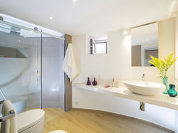 villa mare di modica sicily ensuite bathroom