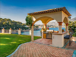 Cuccia-Noya-France-outdoor-kitchen