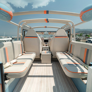 Gulf Runner interior