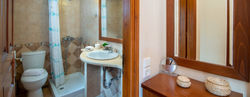 villa-siorra-elena-paxos-ensuite-2