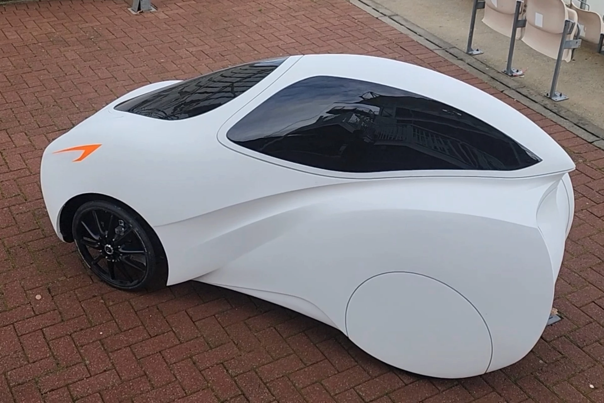 Side view of the Elecy