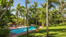 marbella villa poolside pergola