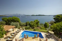 luxury 5 bedroom water's edge villa lefkada