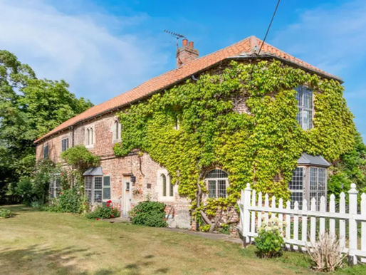 Exterior of Scrooby Manor in Nottinghamshire