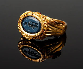 Roman ring that depicts Venus Victrix