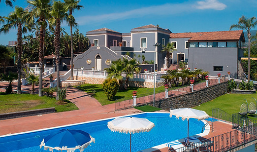 luxury 6 bedroom manor house