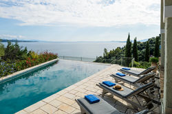 Yialiskari-House-Corfu-infinity-pool