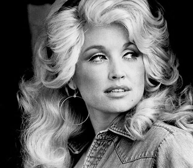Dolly Parton in 1976 wearing a denim jacket