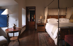 palacio-nazarenas-luxury-bedroom