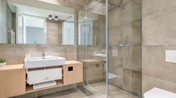 villa primo split ensuite shower 1