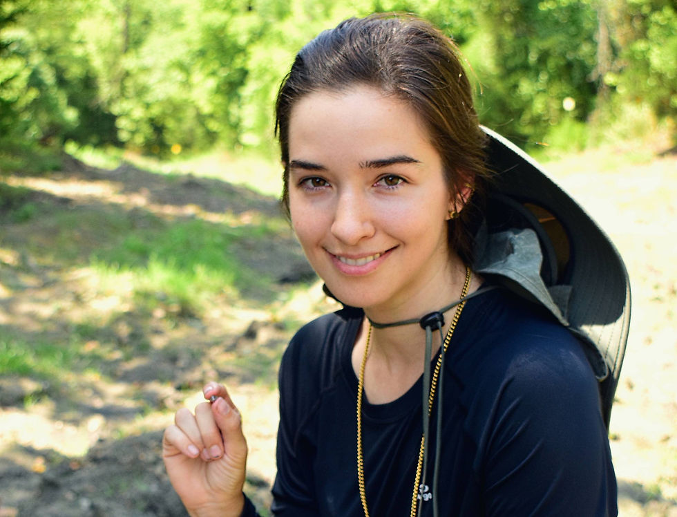Micherre Fox smiling and holding a 2.3 carat diamond she found