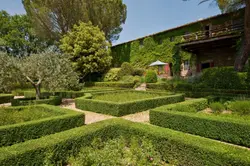 villa montefiori tuscany formal gardens