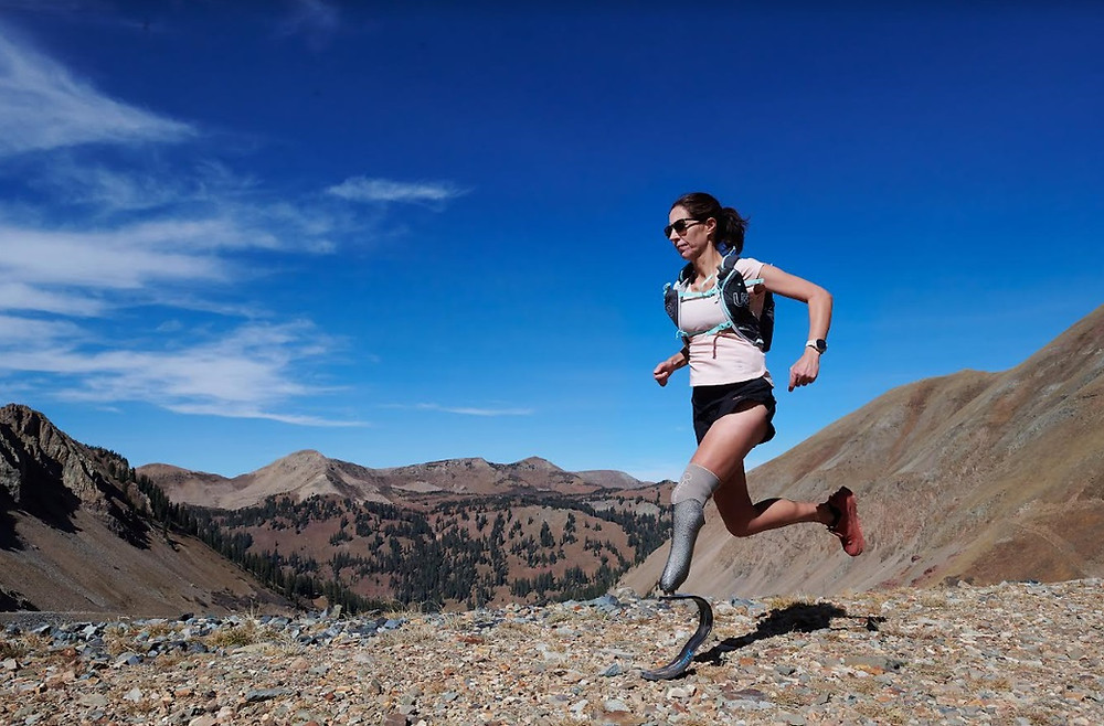 Jacky Hunt-Broersma running along a trail