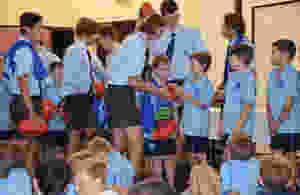 Rising Stars squad hands out footys to the U10s