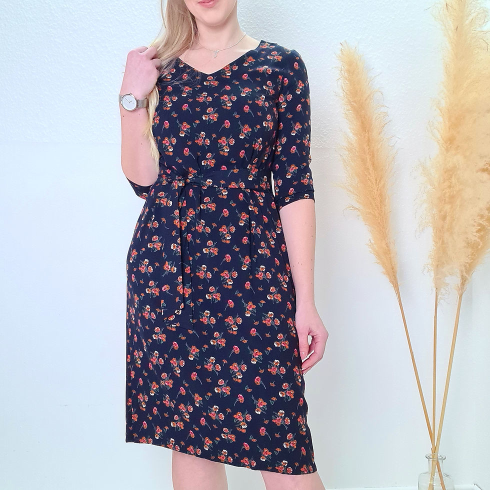 Viskosekleid dunkel mit Blumenprint