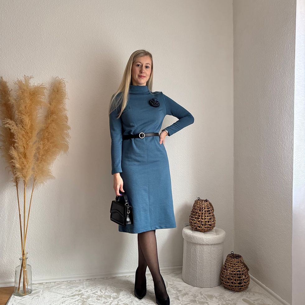 Miniaturbild: Winterkleid mit Brosche blau 